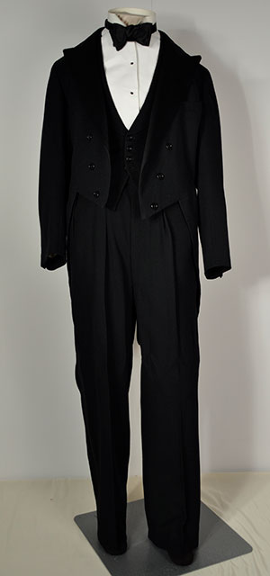 1920s men's black tie suit