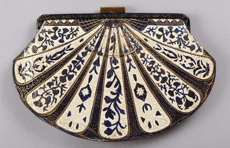 A 1930s art deco style enamelled purse with a cream coloured, shell-like design decorated with blue floral patterns and gold detailing 